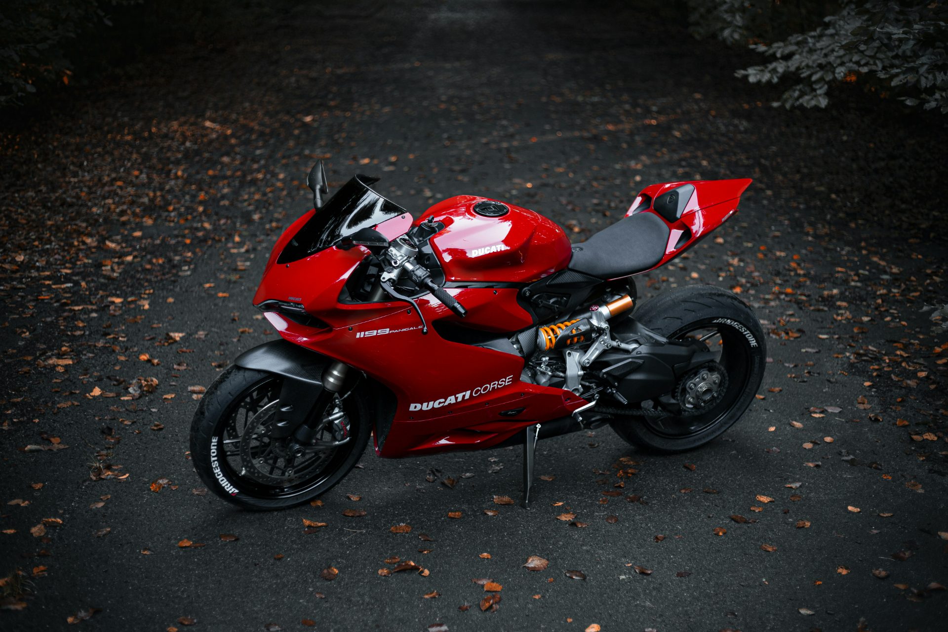 Röd Ducati sportmotorcykel — 4or Wheel Deal