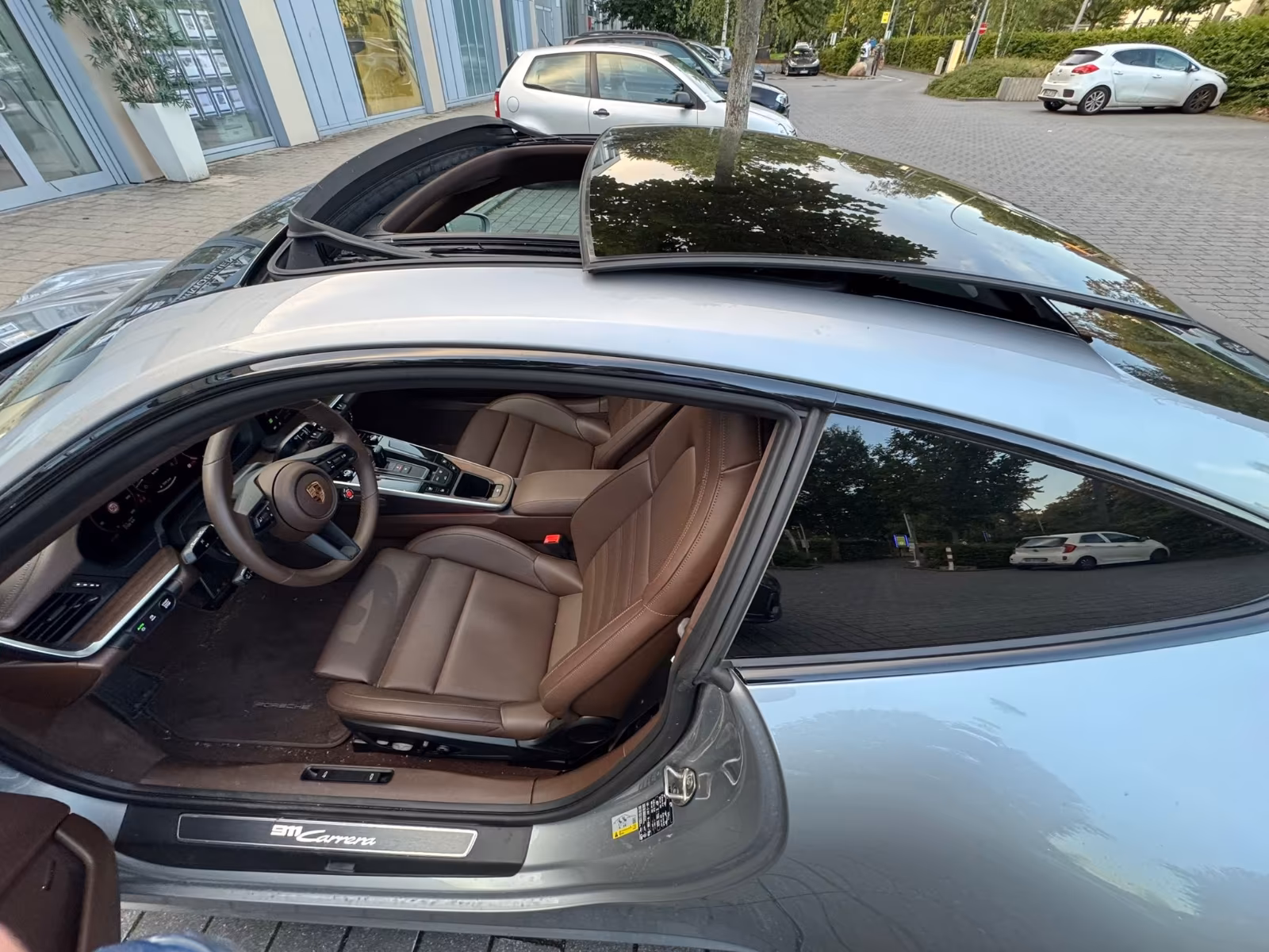 Porsche 992 Carrera — öppet panoramasoltak